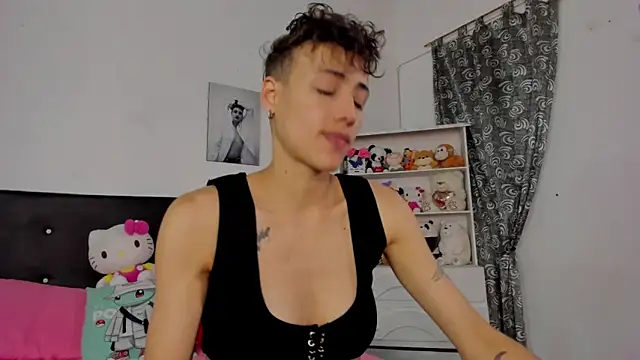 Snapshot of megan_100 chatting on 11.19.25 megan 100 online show from 11.19.25