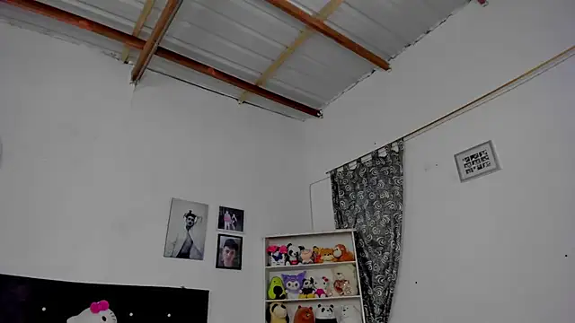 Snapshot of megan_100 chatting on 11.25.25 megan 100 online show from 11.25.25