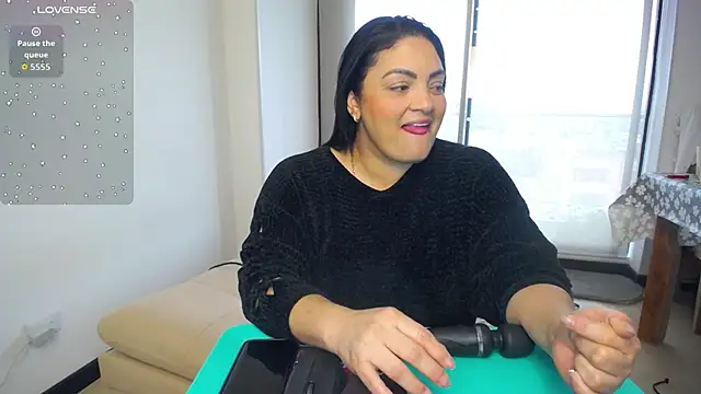 Snapshot of 911Calling chatting on 11.16.25 911Calling online show from 11.16.25