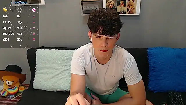 Snapshot of Angelo-cianuro- chatting on 12.04.24 Angelo-cianuro- online show from 12.04.24