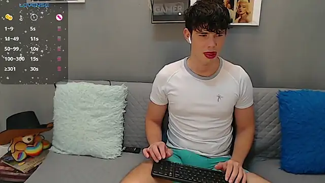 Snapshot of Angelo-cianuro- chatting on 12.15.24 Angelo-cianuro- online show from 12.15.24