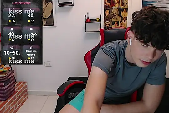 Snapshot of Angelo-cianuro- chatting on 10.06.25 Angelo-cianuro- online show from 10.06.25