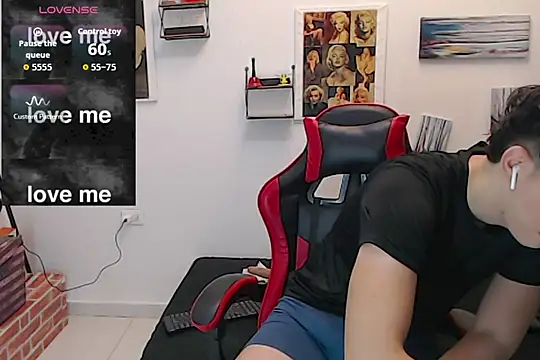 Snapshot of Angelo-cianuro- chatting on 10.08.25 Angelo-cianuro- online show from 10.08.25