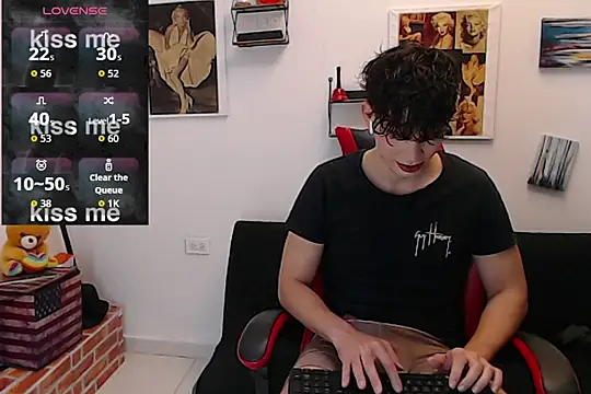 Snapshot of Angelo-cianuro- chatting on 10.12.25 Angelo-cianuro- online show from 10.12.25