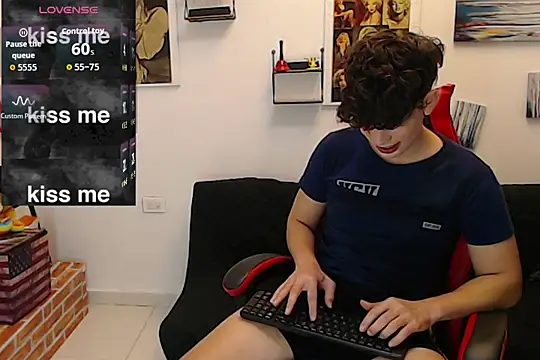 Snapshot of Angelo-cianuro- chatting on 10.15.25 Angelo-cianuro- online show from 10.15.25