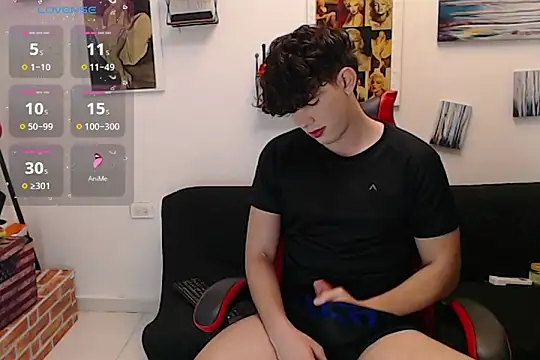 Snapshot of Angelo-cianuro- chatting on 10.22.25 Angelo-cianuro- online show from 10.22.25