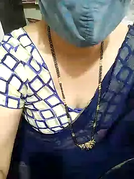 Snapshot of aliseanu chatting on 02.11.25 aliseanu online show from 02.11.25