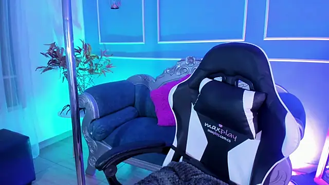 Snapshot of Red_star8 chatting on 11.28.25 Red star8 online show from 11.28.25