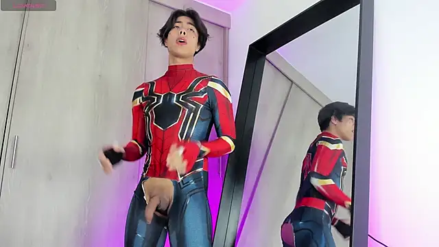 Snapshot of teemotwink chatting on 12.13.24 teemotwink online show from 12.13.24