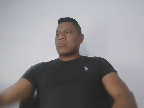 Snapshot of latinblack01 chatting on 10.06.25 latinblack01 online show from 10.06.25