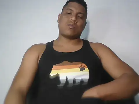 Snapshot of latinblack01 chatting on 10.25.25 latinblack01 online show from 10.25.25