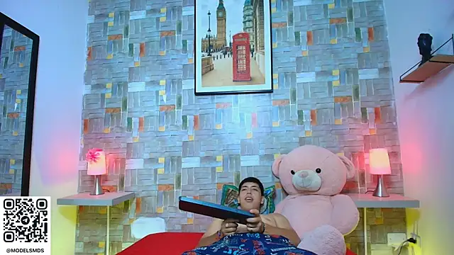 Snapshot of aaron_antonella_mds chatting on 11.06.25 aaron antonella mds online show from 11.06.25