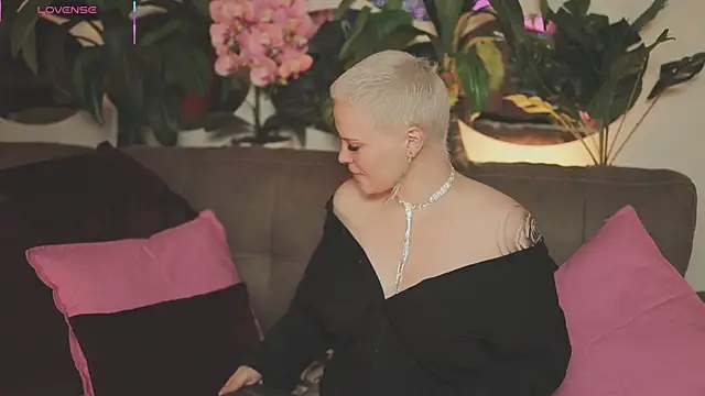 LikaBerry1 online show from 10.23.25