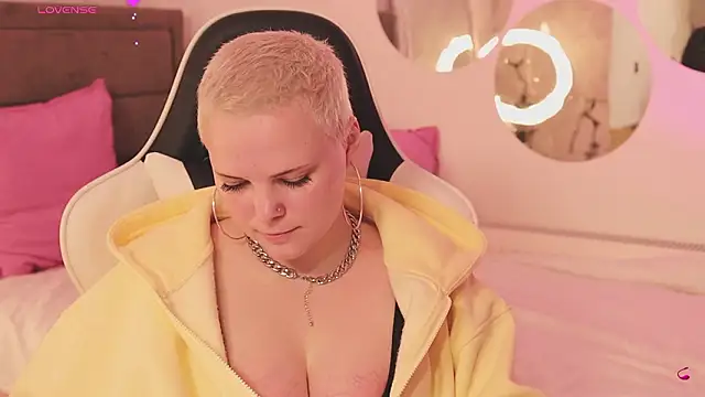 LikaBerry1 online show from 02.25.26