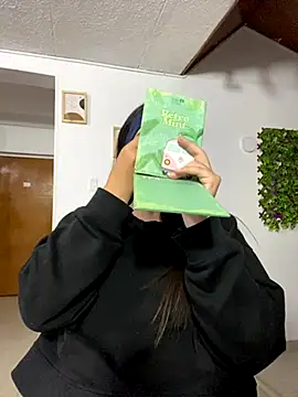 Snapshot of angel_natural chatting on 10.28.25 angel natural online show from 10.28.25