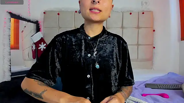 Snapshot of ZuryRamirez_ chatting on 12.19.24 ZuryRamirez  online show from 12.19.24