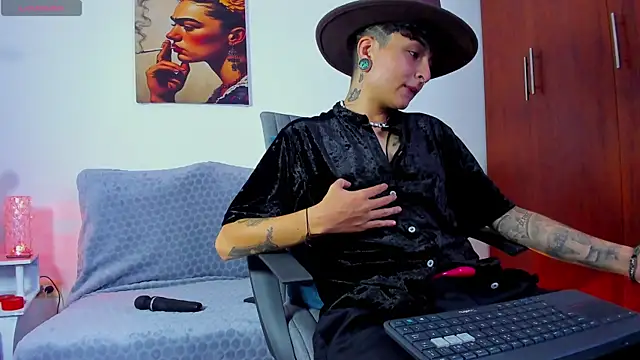 Snapshot of ZuryRamirez_ chatting on 01.15.25 ZuryRamirez  online show from 01.15.25