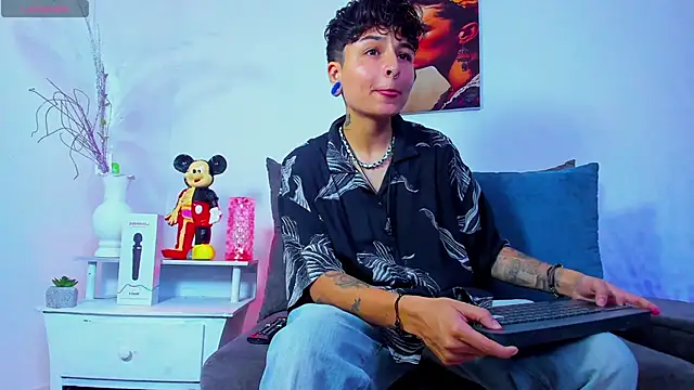 Snapshot of ZuryRamirez_ chatting on 01.18.25 ZuryRamirez  online show from 01.18.25