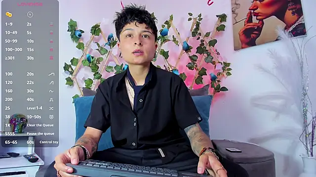 Snapshot of ZuryRamirez_ chatting on 02.14.25 ZuryRamirez  online show from 02.14.25