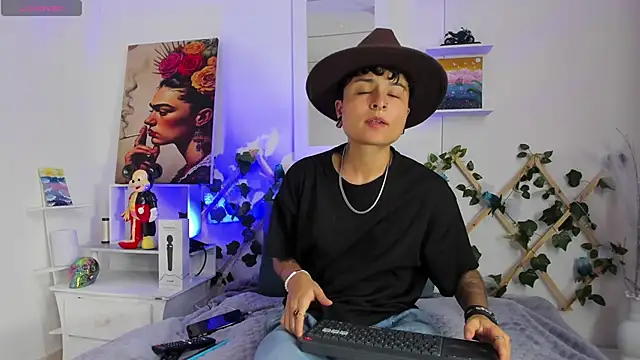 Snapshot of ZuryRamirez_ chatting on 02.23.25 ZuryRamirez  online show from 02.23.25