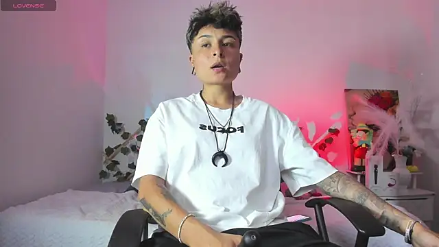 Snapshot of ZuryRamirez_ chatting on 03.20.25 ZuryRamirez  online show from 03.20.25