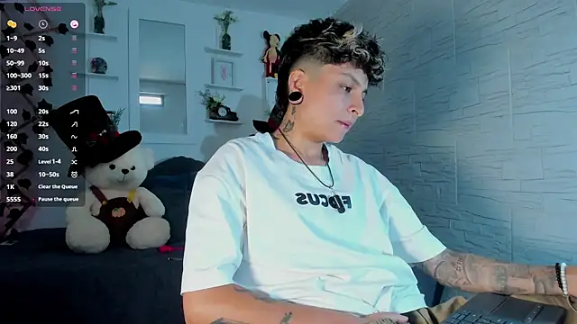 Snapshot of ZuryRamirez_ chatting on 09.10.25 ZuryRamirez  online show from 09.10.25