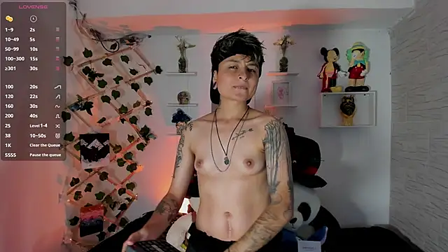 Snapshot of ZuryRamirez_ chatting on 09.28.25 ZuryRamirez  online show from 09.28.25