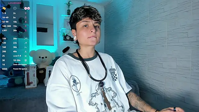 Snapshot of ZuryRamirez_ chatting on 10.04.25 ZuryRamirez  online show from 10.04.25