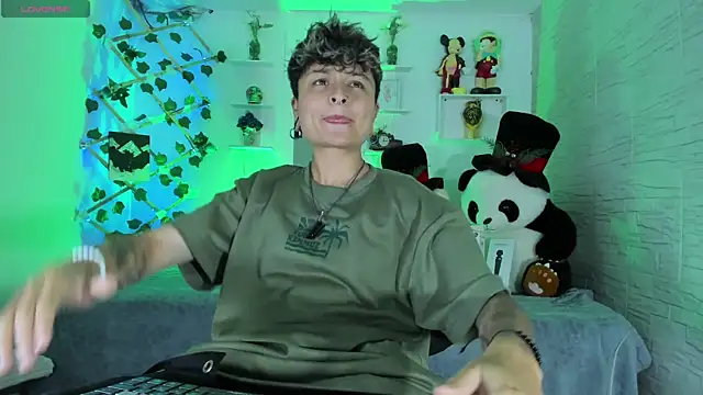 Snapshot of ZuryRamirez_ chatting on 10.06.25 ZuryRamirez  online show from 10.06.25