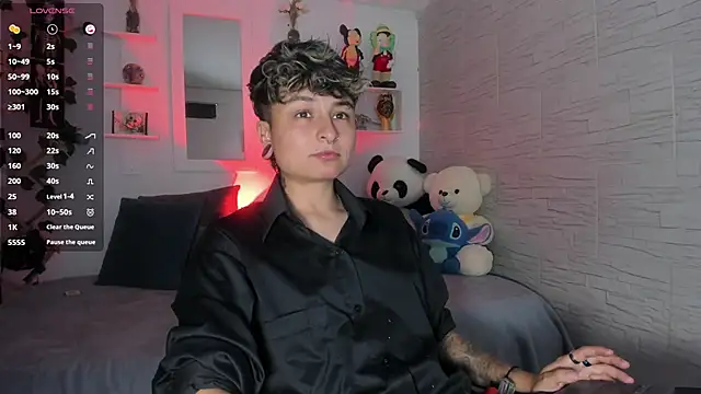 Snapshot of ZuryRamirez_ chatting on 10.13.25 ZuryRamirez  online show from 10.13.25