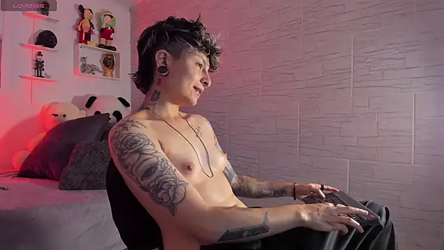 Snapshot of ZuryRamirez_ chatting on 10.16.25 ZuryRamirez  online show from 10.16.25