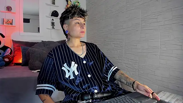 Snapshot of ZuryRamirez_ chatting on 10.22.25 ZuryRamirez  online show from 10.22.25