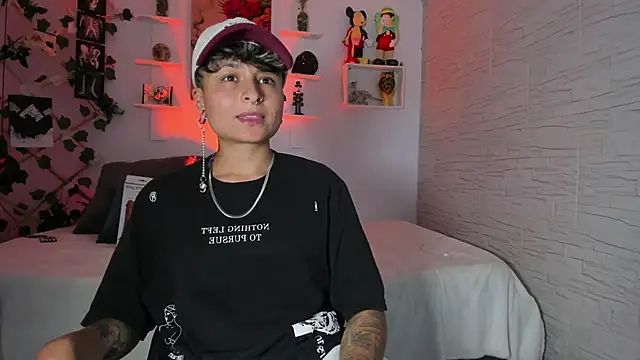 Snapshot of ZuryRamirez_ chatting on 10.24.25 ZuryRamirez  online show from 10.24.25