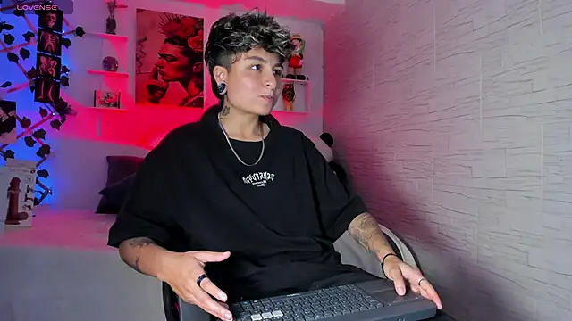 Snapshot of ZuryRamirez_ chatting on 11.01.25 ZuryRamirez  online show from 11.01.25