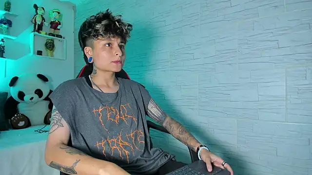 ZuryRamirez  online show from 11.13.25