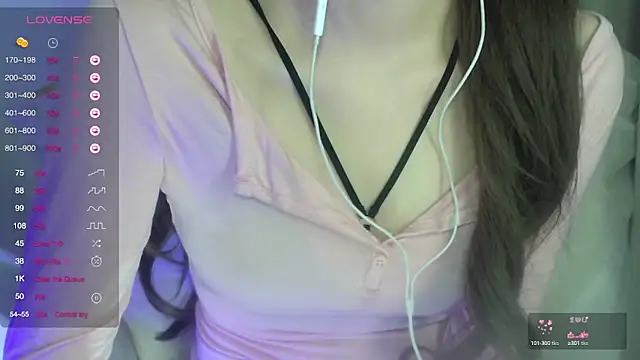 Snapshot of yaya_fun chatting on 12.13.24 yaya fun online show from 12.13.24