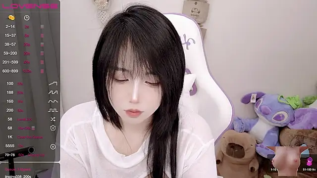 Snapshot of Vaness-a chatting on 01.14.25 Vaness-a online show from 01.14.25