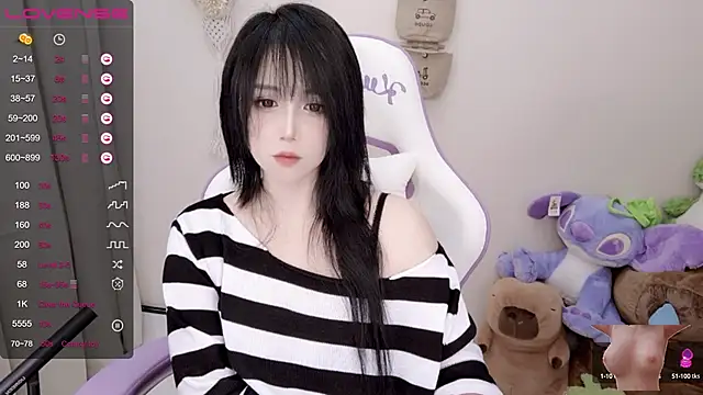 Snapshot of Vaness-a chatting on 01.20.25 Vaness-a online show from 01.20.25