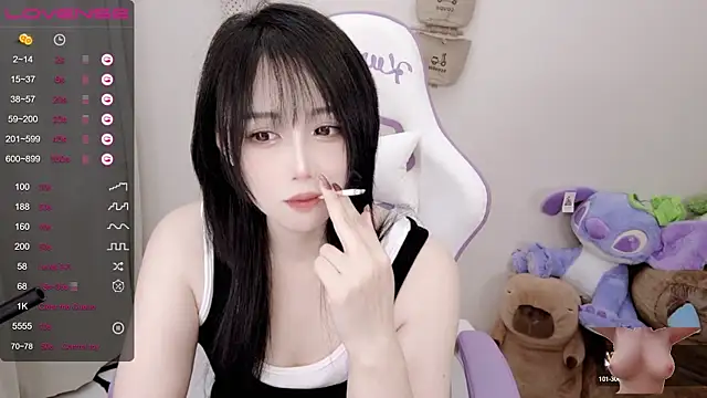 Snapshot of Vaness-a chatting on 01.27.25 Vaness-a online show from 01.27.25