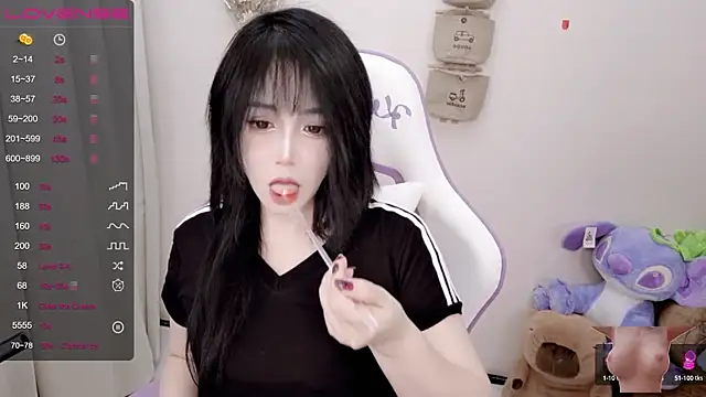 Snapshot of Vaness-a chatting on 01.30.25 Vaness-a online show from 01.30.25