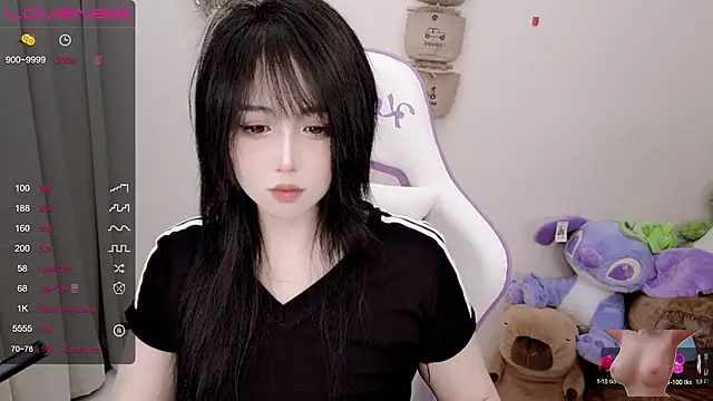 Snapshot of Vaness-a chatting on 01.31.25 Vaness-a online show from 01.31.25