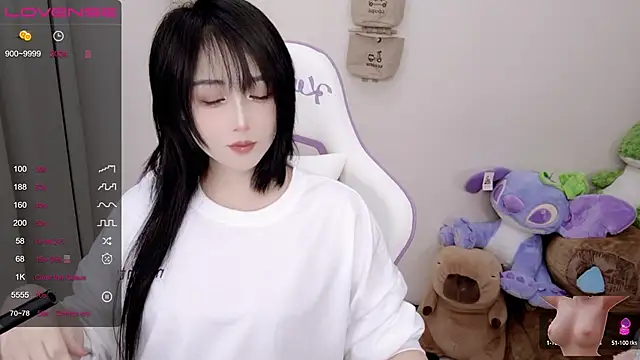 Snapshot of Vaness-a chatting on 02.02.25 Vaness-a online show from 02.02.25