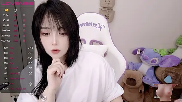 Snapshot of Vaness-a chatting on 02.02.25 Vaness-a online show from 02.02.25