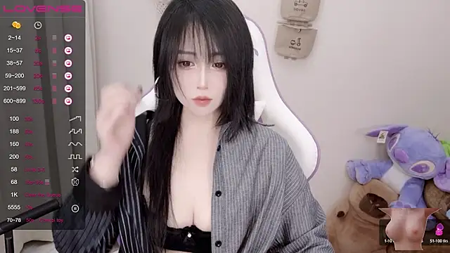 Snapshot of Vaness-a chatting on 02.16.25 Vaness-a online show from 02.16.25