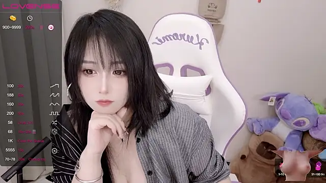 Snapshot of Vaness-a chatting on 02.17.25 Vaness-a online show from 02.17.25