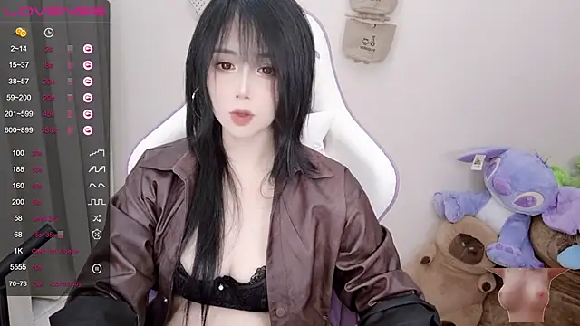 Snapshot of Vaness-a chatting on 02.17.25 Vaness-a online show from 02.17.25