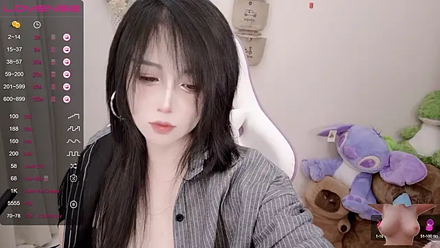 Snapshot of Vaness-a chatting on 02.19.25 Vaness-a online show from 02.19.25