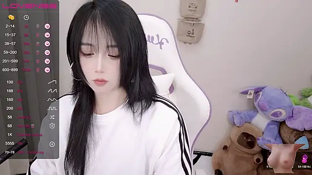 Snapshot of Vaness-a chatting on 02.21.25 Vaness-a online show from 02.21.25