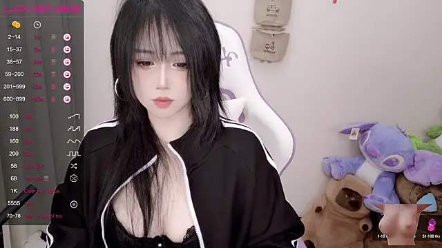 Snapshot of Vaness-a chatting on 02.21.25 Vaness-a online show from 02.21.25