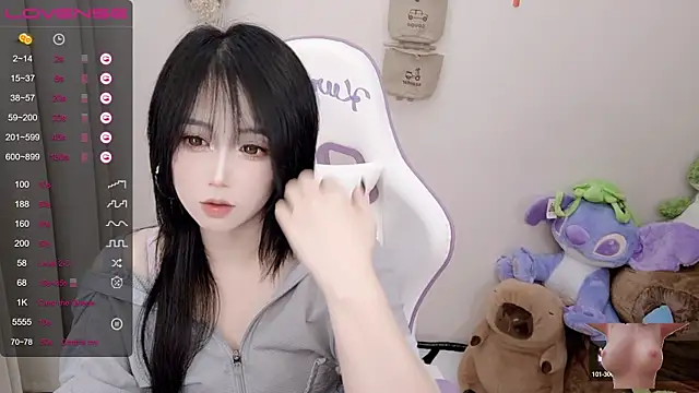 Snapshot of Vaness-a chatting on 03.08.25 Vaness-a online show from 03.08.25